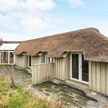 Four-bedroom In 9 Holiday home